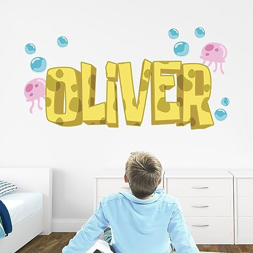 AdesiivoStudio Personalisierter Namensaufkleber mit Bikini-Unterteil: verspielter Ozean-Wandaufkleber für Kinderzimmer – Abziehen und Aufkleben mit personalisierten Buchstaben – MR2018