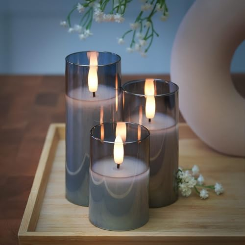 Festive Lights Echtwachs LED Kerze mit 3D-Echtflammen-Effekt – unglaublich echte Flamme mit brennenden Dochteffekt, batteriebetrieben Grau im getönten Glas, Mini 3er Pack (7,5cm/10cm/12,5cm)
