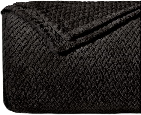 Dreamzie - Kuscheldecke 150x200 cm - Flauschig Fleecedecke Mikrofaser 100% Polyester 260gsm - Decke Sofa mit Fischgrätmuster und weicher Haptik - Schwarz