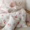 Freyamy Housse de Couette Fleurie 240x260+2 Taie d'oreiller 65x65cm Blanc Rose Coloré Feuilles Floral Parure de lit 2 Personnes Adulte Sets de Housse Couette en Microfibre avec Fermeture Éclair