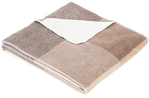 s.Oliver Karierte Kuscheldecke 150x200 cm - Karo Decke braun Natur, Sofadecke aus kuschelweicher und pflegeleichter Baumwollmischung