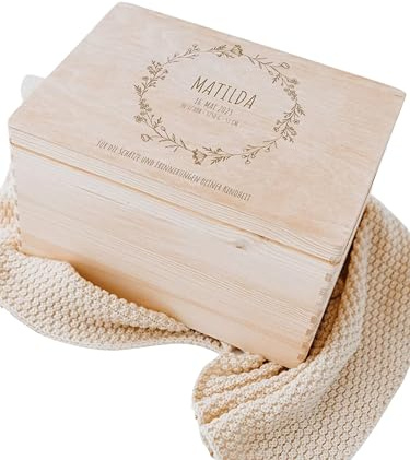 wunderwunsch® - Personalisierte Erinnerungsbox Baby mit Spezial-Druck - Baby Erinnerungsbox aus Holz - Geschenk zur Geburt (Blumenkranz Kindheitserinnerungen, S | 30 x 20 x 14 cm)