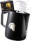 Barista Legends® Milchkännchen Edelstahl Schwarz matt 1000ml mit speziellem Latte Art Ausguss für perfekten Milchschaum - Milchschaumkännchen mit Teflon Beschichtung (Schwarz 1000ml)