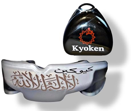 Kyoken Profi Mundschutz - arabische schrift und Shahada | Sport Zahnschutz für Boxen, MMA, BJJ, Muay Thai, Hockey & Kampfsport | inkl. Hygiene Box (Weis)
