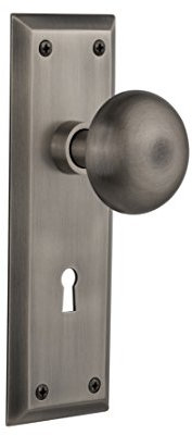 Nostalgic Warehouse New York Plate with Keyhole New York Knob, Passage - 2.375, Antique Pewter