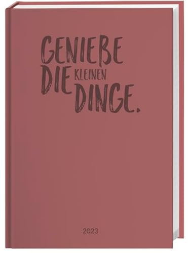Kalenderbuch Spruch A5. Roter Taschenkalender 2023 mit dem Spruch Genieße die kleinen Dinge. Praktischer Buch-Kalender für Termine und To-dos. Handlicher Terminkalender A5
