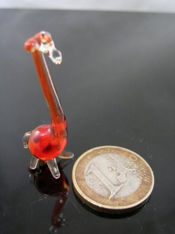 Unbekannt Giraffe Mini Rot 2 - Miniatur Figur aus Glas Rote Giraffe Transparent mit Punkten - Glasfigur Glastier k-2 Setzkasten Deko Vitrine