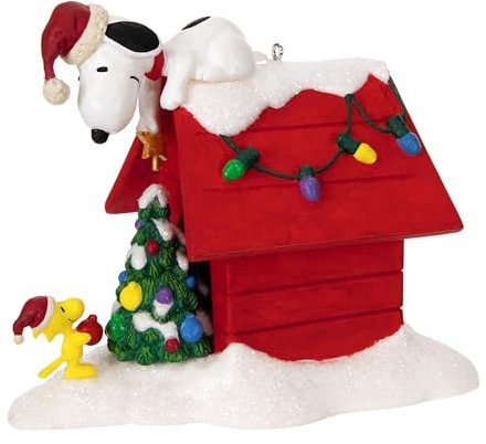Hallmark Keepsake Weihnachtsdekoration 2024, The Peanuts Gang Deck The Doghouse Musical mit Licht, Geschenke für Peanuts-Fans