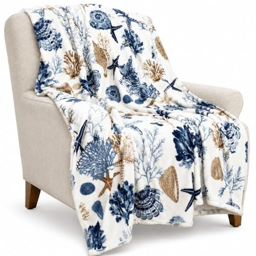 Ocean Life Küstenüberwurfdecke: weiches Plüsch-Samt-Fleece, Blau, Grau und Beige, Braun auf Weiß, Akzent mit Muscheln, Korallen und Seestern, 127 x 177,8 cm (Korallenriff)