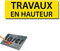 Plaque gravée autocollante 30x10 cm travaux en hauteur fond jaune