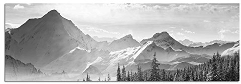 Leinwandfoto als Panorama SCHWARZ/WEISS 150x50cm Berge Wald Schnee Wolken Sonnenstrahlen