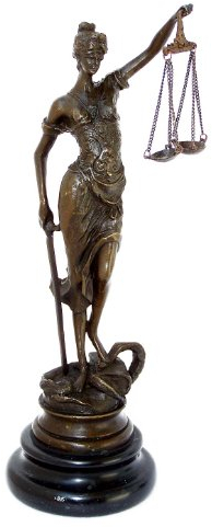 Unbekannt Justitia Bronze Skulptur klein mit Schwert + Waage 25 cm hoch