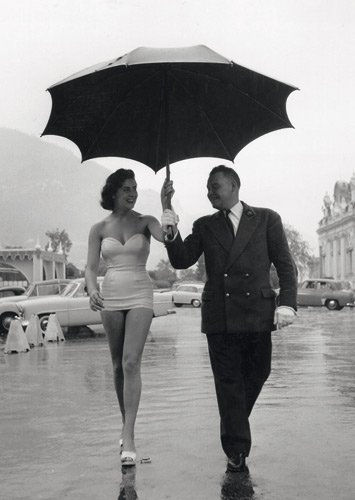 modern times Postkarte LUSTIG - Motiv: SWIMWEAR MODEL MARGARET, Anlass: Fotografie International, Künstler/Verlag: BK.EDITION © HARDY, Bert/Getty Images, Größe: A6