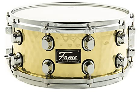 Fame FSB-65 Hammered Brass Snare Drum, 14x6.5, Professionelle Qualität, Gehämmerter Messing Kessel, 10 Stimmschrauben, Gußspannreifen, Inklusive Drum Sticks, Gold