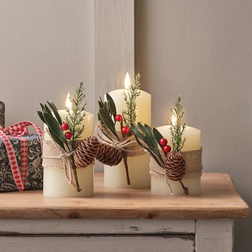 Lights4fun 3er Set LED TruGlow® Weihnachtskerzen mit Winterlaub und Fernbedienung und Timer Batterie Weihnachtsdeko Tischdeko Weihnachten