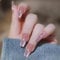 GlamRays Lot de 24 faux ongles à presser en gel acrylique brillant, couleur nude, avec design dégradé, à paillettes, couverture complète, en acrylique brillant