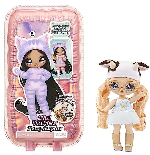 Na! Na! Na! Surprise Fuzzy Serie 1 - Cora Cowgirl - Muñeca de moda articulable 18 cm - Inspirada en una vaca, cuerpo flocado, gorro, gafas, traje y zapatos - Juguete para niños y niñas de 4+ años