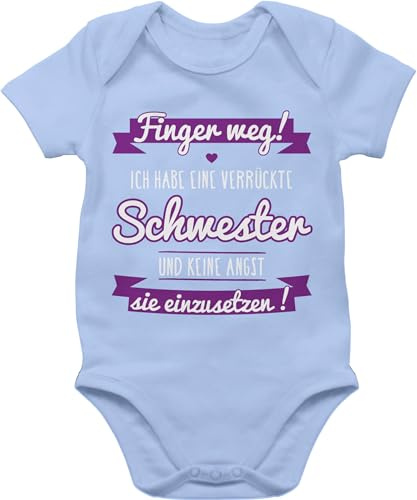 Shirtracer - Baby Body Kurzarm - Sprüche - Ich habe eine verrückte Schwester Lila