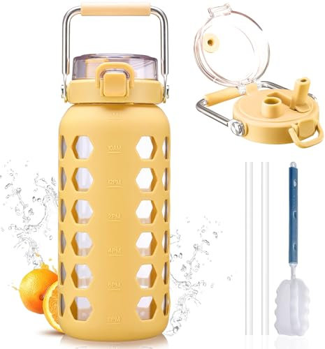 MUKOKO Glaswasserflaschen mit Strohhalm und Deckel, 1,8 l Wasserflasche mit Zeitmarkierung, großer Glaswasserkrug mit Silikonhülle und Edelstahlgriff, Gelb