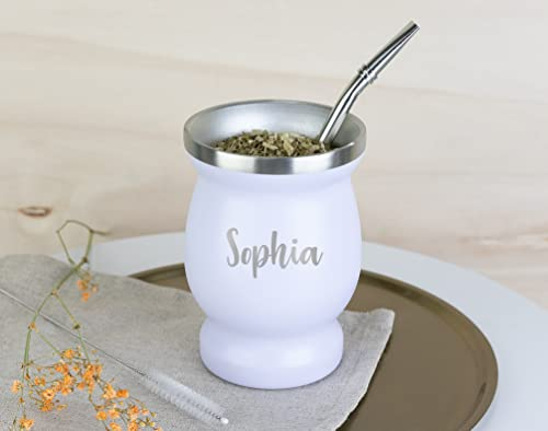 Made in Gift Kit Vaso de Colores para Mate Argentino 25cl Personalizado con Nombre o Texto Grabado Imborrable sobre Acero Inoxidable de Doble Pared Térmica con Bombilla y Cepillo de Limpiar (Blanco)