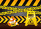 BELECO 2.5x1.8m Stoff-Hintergrund „Im BAU“, Baustellen-Banner-Hintergrund, Schwarze und gelbe Warnlinien, Bauthema, Geburtstagsparty-Dekoration, Kinder, Jungen, Portrait-Foto-Requisiten