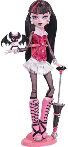 Reproduktion der Monster High Draculaura Puppe (27 cm), mit originaler Kleidung und originalen Schuhen, mit Haustier, Puppenständer und Zubehör, Geschenk für Sammler, HGC29