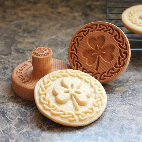 Fun Food Tools, Keksstempel aus Holz, 6,3 cm (3-blättriges Kleeblatt CS-118)