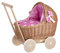 e-wicker24 Alles aus Weide Puppenwagen aus Weide mit Bettwäsche perfekte Geschenkidee Korbpuppenwagen schöner Spielzeug aus Korbgeflecht Korbwagen für Puppen Spielzeug für Mädchen (Pink)