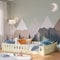 Bellabino Bodenbett Miera 140x200 cm, Montessori Kinderbett Natur lackiert, Bett für Kinder inkl. Rausfallschutz und Rolllattenrost mit Eingang aus Birke Sperrholz