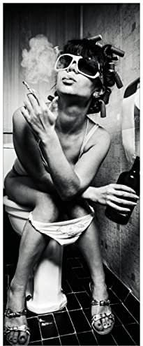 Wallario selbstklebendes Poster - Kloparty - Sexy Frau auf Toilette mit Zigarette und Schnaps, Aufkleber in Premiumqualität, Klebefolie Größe: 50 x 125 cm