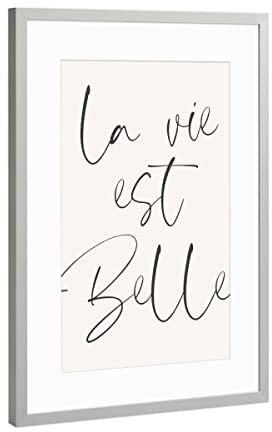 artboxONE Poster mit Rahmen Silber 75x50 cm La Vie Est Belle French Sign von Sinan Saydik - gerahmtes Poster