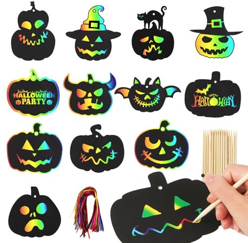 BETESSIN Halloween Kratzbilder für Kinder - 48 Stück Kürbis Kratzpapier mit Bändern und 24 Holzstiften - Halloween Bastelset für Kinder Kunstwerk, Mitgebsel und Beschäftigung Kindergeburtstag