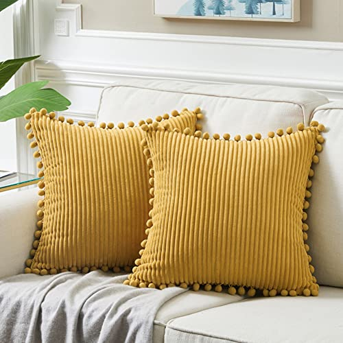 Fancy Homi 2 Stück senfgelber Herbst dekorative Kissenbezüge 45 x 45 cm mit Pompons für Wohnzimmer, Couch Schlafzimmer, weicher Cord, massiver quadratischer Kissenbezug 45 x 45 cm, Boho-Heimdekoration