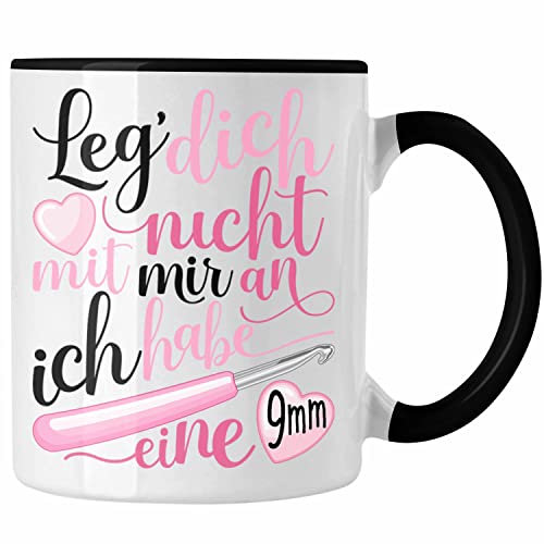 Trendation - Häkeln Tasse Geschenk Grafik Stricken Geschenkidee Spruch Lustig Ich Habe Eine 9 mm (Schwarz)