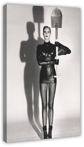 ZOLULA Helmut Newton – Frau in Leder – Schwarz-Weiß-Poster Leinwand Poster Schlafzimmer Dekor Sport Landschaft Büro Zimmer Dekor Geschenk Rahmenstil 60 x 90 cm