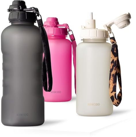 MAMEIDO Gourde 2l avec Paille & Marqueur de Temps de Motivation, Gourde Sport avec Dragonne, Gourde Enfant étanche, Bouteille d'eau sans BPA, Water Bottle (Carbon Grey, 2000ml)
