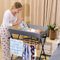 Wickelkommode klappbar Babypflegetisch/mobiler Wickeltisch, Wickeltisch mit Sicherheitsgurt Ablagefächern, tragbar Wickeltisch, platzsparend & stabil (Grau) (Off-weiß)