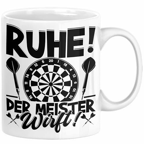 Dart-Spieler Geschenk Tasse Kaffee-Becher Darts Geschenkidee Spruch Geburtstag Ruhe Der Meister Wirft (Weiß)