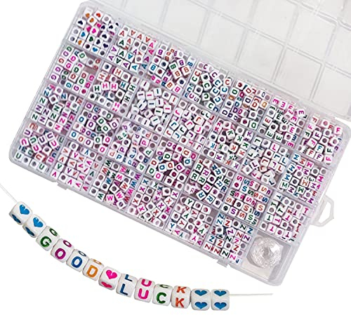 Gxadwzy Bunte Buchstabenperlen Würfel 950 Stück 6x6mm Weiß Perlen mit Bunt Buchstaben A-Z und Herzperlen für Armbänder Schmuck Basteln