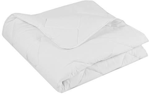 ZOLLNER Bettdecke für Allergiker - 4-Jahreszeiten-Decke - Flauschige Polyesterfüllung - Bezug Mischgewebe - Made in Europe - waschbar bis 95°C - 135x200cm - Wärmeklasse 3 - Oeko Tex® Zertifiziert