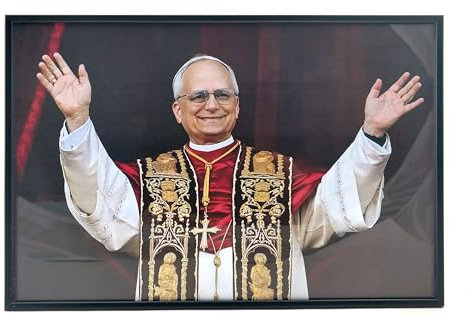 I COUNT CALCOLATRICI Papa Leone XIV Cornice Portafoto immagine in Legno Nero con Bordo Decorativo, 20 x 30 cm, Montaggio a Parete, Orientamento Verticale/Orizzontale. Omaggio foto santo padre