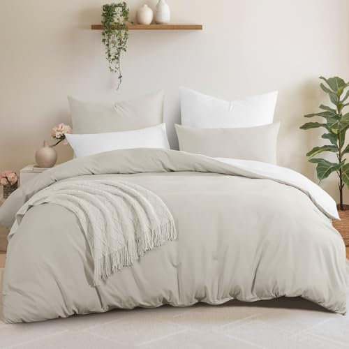 Aisbo Housse de Couette 220x240 Réversible avec 2 Taies d'oreiller 65x65 cm (Beige/Blanc) - Parure de Lit 240 x 220 Adulte 2 Personne Microfibre, Parure Couette avec Fermetures éclair, Oeko TEX