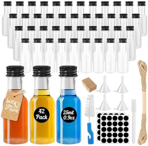 Furuising 42 Pièces Bouteille Miniature en Plastique, 25ml Mini Bouteille de Liqueur, Réutilisables Bouteilles Miniatures Vide avec Bouchons à Vis, Stylo, Pendentif, Entonnoir pour Mariages, Fêtes