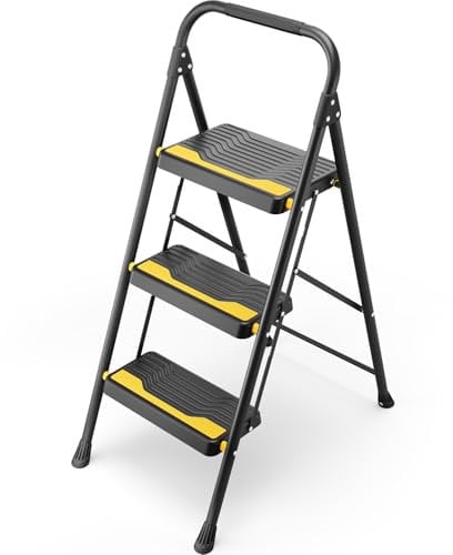 Urackify Scaletta 3 Gradini Pieghevole, Resistente Capacità 150 kg, Ampia Pedata Antiscivolo & Maniglia Sicura Design Compatto, Sgabello Pieghevole Portatile per Casa, Cucina, Ufficio, Dispensa, Nero
