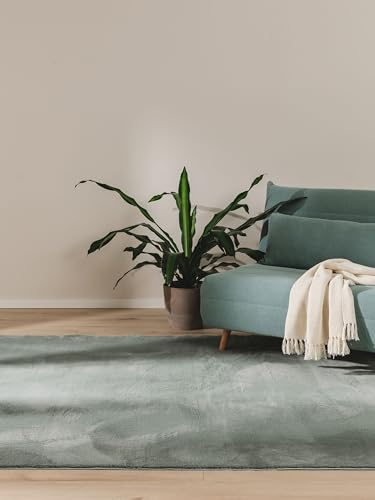 benuta Basic Kunstfaser Fellteppich Furry - Grün 140x200 cm - Weicher Wohnzimmerteppich - Anti-Rutsch-Rückseite - Waschbar - Für Fußbodenheizung geeignet