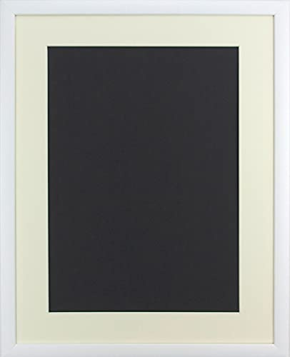 Massivholz-Bilderrahmen Dauphine 70 x 100 cm mit Passepartout passend für Bild 59,4 x 84,1 cm Rahmenfarbe: Weiß Matt,Passepartoutfarbe: Antik Weiß. Geeignet für Kunstdrucke, Poster und mehr.