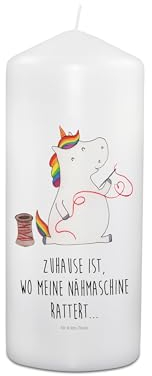 Mr. & Mrs. Panda Stumpenkerze Einhorn Näherin 15 x 7 cm - Geschenk, Stricken, Unicorn, Einhörner, Nähen, Hochzeitskerze, Geburtstagskerze, Osterkerze, Grosse Kerze, Wachskerze, Basteln