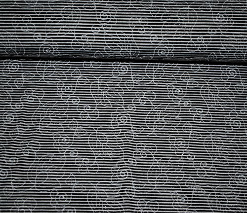 1 m * 1,5 m - Stoff - Jersey / Baumwolljersey - Streifen - schwarz / wei§ mit Blumenmuster - z.B. fŸr Shirts u.v.m. Stoffe Meterware - Kleiderstoff / Dekostoff - gemustert / gestreift - bunte Streifen Streifenstoff / Streifenmuster