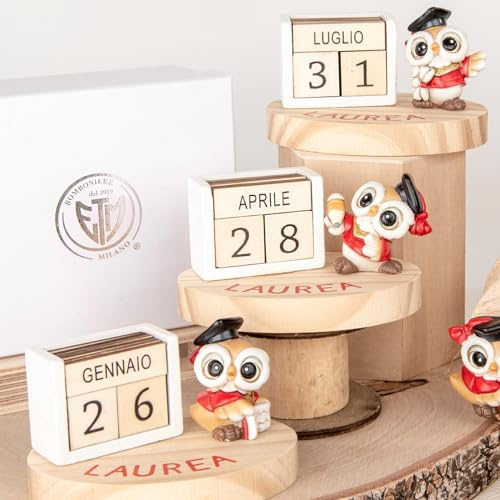 Doni Bomboniere 3 Stück Ewiger Kalender mit roter Schrift, nützlich, Datumsanzeige, Glücksbringer, Geschenkidee, Eule, Graduierung, sortiert in drei Varianten, originelle preiswerte Ideen