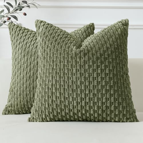 Sungeek 2er Set Kordsamt Kissenbezüge, Dekorativ Zierkissenbezüge Weich Kissenbezug Dekokissen Sofakissen Boho Deko Bezug Kissenhülle für Sofa Schlafzimmer Wohnzimmer (60x60 cm, Olivgrün)
